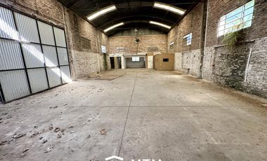 Galpon y casa en venta, en Granadero Baigorria.