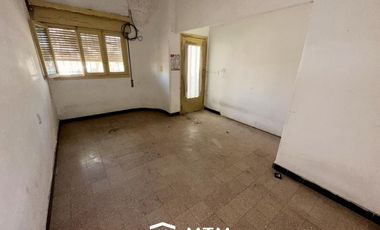 Galpon y casa en venta, en Granadero Baigorria.