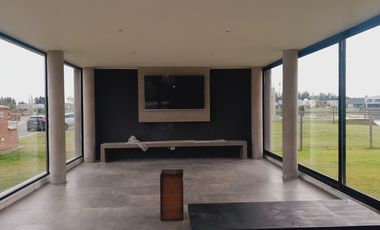 Casa a laguna en Santa Ana