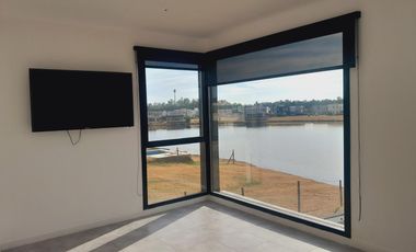 Casa a laguna en Santa Ana