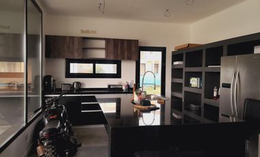 Casa a laguna en Santa Ana