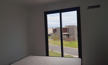 Casa a laguna en Santa Ana