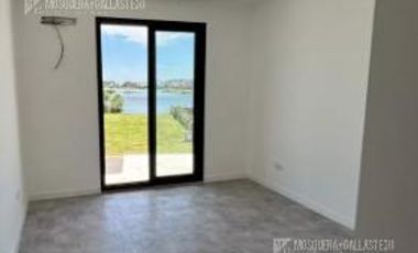 Casa a laguna en Santa Ana