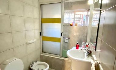 Casa en venta - 2 Dormitorios 1 Baño - Bernal