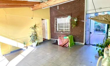 Casa en venta - 2 Dormitorios 1 Baño - Bernal