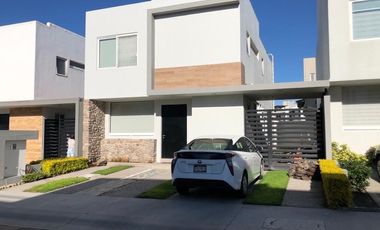 CASA AMUEBLADA EN RENTA EN CAÑADAS DEL LAGO QUERETARO
