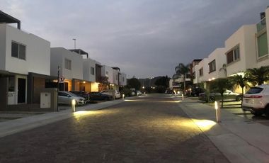 CASA AMUEBLADA EN RENTA EN CAÑADAS DEL LAGO QUERETARO