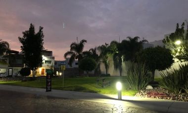 CASA AMUEBLADA EN RENTA EN CAÑADAS DEL LAGO QUERETARO