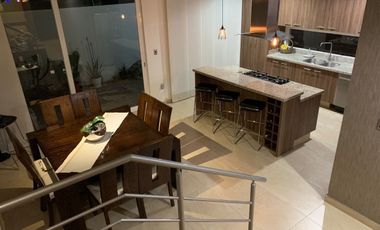 CASA AMUEBLADA EN RENTA EN CAÑADAS DEL LAGO QUERETARO