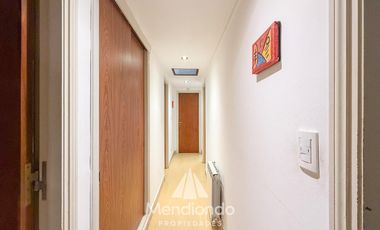 Casa 4 amb. con parque. Cochera para 2 autos y Quincho en Divino Rostro