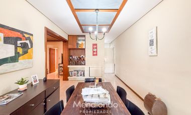 Casa 4 amb. con parque. Cochera para 2 autos y Quincho en Divino Rostro