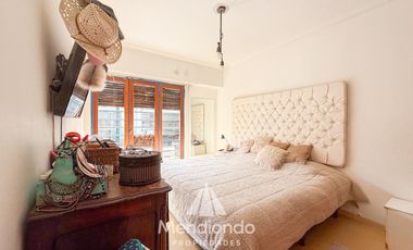 Casa 4 amb. con parque. Cochera para 2 autos y Quincho en Divino Rostro