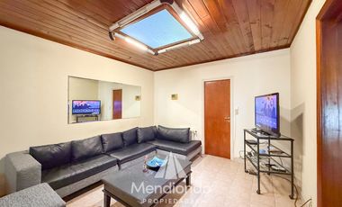 Casa 4 amb. con parque. Cochera para 2 autos y Quincho en Divino Rostro