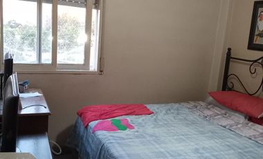 Venta departamento de 3 ambientes con balcón y espacio guardacoche.