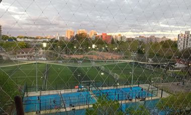 Venta departamento de 3 ambientes con balcón y espacio guardacoche.