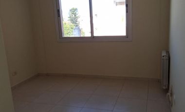 Dpto de 2 dorm con balcon