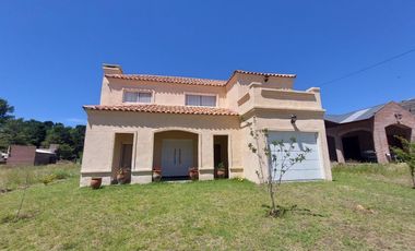 Casa en venta - 4 Dormitorios 3 Baños - Costa del Este