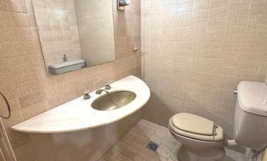 Departamento en  venta de 4 dormitorios. Todo externo. Edificio Tradicional. Doble entrada