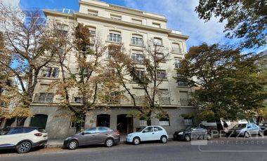 Departamento en  venta de 4 dormitorios. Todo externo. Edificio Tradicional. Doble entrada