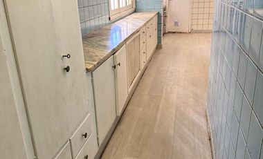 Departamento en  venta de 4 dormitorios. Todo externo. Edificio Tradicional. Doble entrada