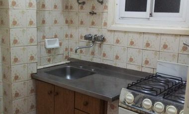Alquiler de 2 ambientes en zona Facultades, ideal para estudiantes.