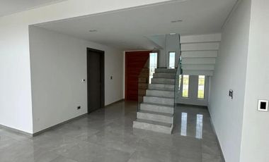 Casa en venta - 4 Dormitorios 5 Baños - Canning