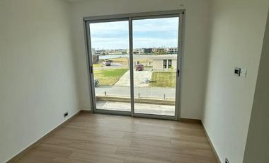 Casa en venta - 4 Dormitorios 5 Baños - Canning