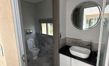 Casa en venta - 4 Dormitorios 5 Baños - Canning