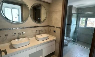 Casa en venta - 4 Dormitorios 5 Baños - Canning