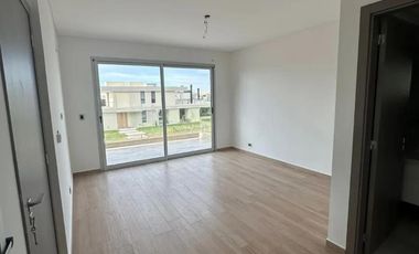 Casa en venta - 4 Dormitorios 5 Baños - Canning