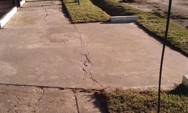 Casa en venta - 2 Dormitorios 1 Baño - Ezeiza