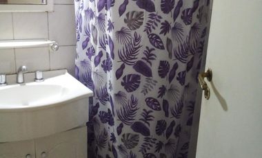 Alquiler de 2 ambientes en zona Facultades, ideal para estudiantes.