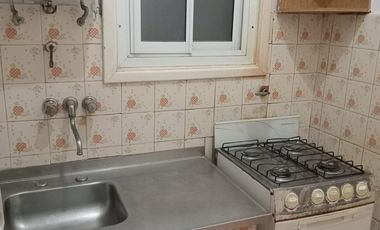 Alquiler de 2 ambientes en zona Facultades, ideal para estudiantes.
