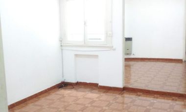 Alquiler de 2 ambientes en zona Facultades, ideal para estudiantes.