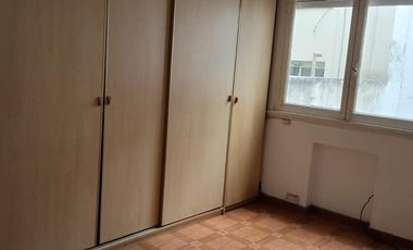 Alquiler de 2 ambientes en zona Facultades, ideal para estudiantes.