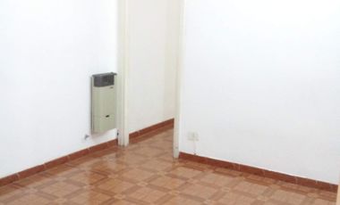 Alquiler de 2 ambientes en zona Facultades, ideal para estudiantes.
