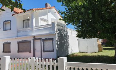 Casa en venta - 6 Dormitorios 3 Baños - San Clemente del Tuyú