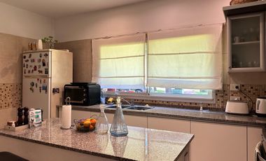 Casa en  venta - 5 ambientes-Pileta-Ingeniero Maschwitz-Escobar-Apto Credito-Permuta menor valor