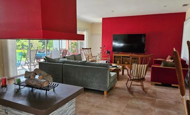 Casa en venta - 3 Dormitorios 3 Baños - La Plata
