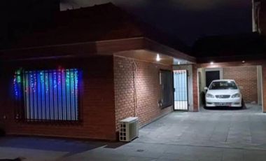 Casa en venta - 2 Dormitorios 1 Baño - Lanús