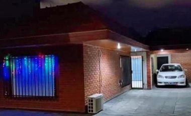 Casa en venta - 2 Dormitorios 1 Baño - Lanús