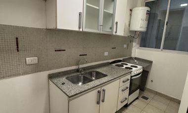 Amplio tres ambientes al frente - impecable