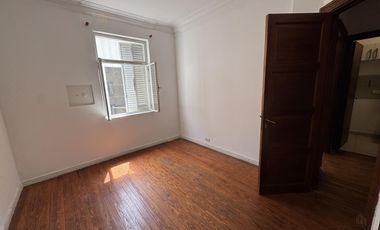 Amplio tres ambientes al frente - impecable