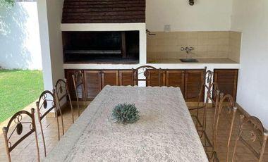 Casa en venta - 4 Dormitorios 3 Baños - 795mts2 - Moreno