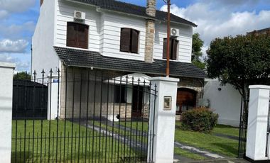 Casa en venta - 4 Dormitorios 3 Baños - 795mts2 - Moreno