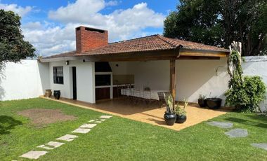 Casa en venta - 4 Dormitorios 3 Baños - 795mts2 - Moreno