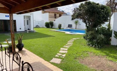 Casa en venta - 4 Dormitorios 3 Baños - 795mts2 - Moreno