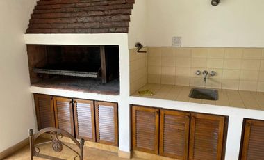 Casa en venta - 4 Dormitorios 3 Baños - 795mts2 - Moreno