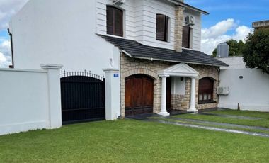 Casa en venta - 4 Dormitorios 3 Baños - 795mts2 - Moreno