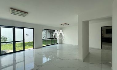 RENTA CASA CON USO DE SUELO  MIXTO